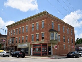 Building Photo - 100 1/2 S State St