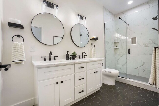Building Photo - Spacious Elegance: Renovated Theatre! 3-Bedroom Condo with 2.5 Baths in Prime Medford Location!