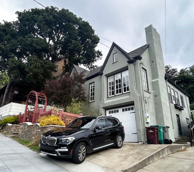 Building Photo - Welcome to this Fully Furnished Crocker Highland Gem!