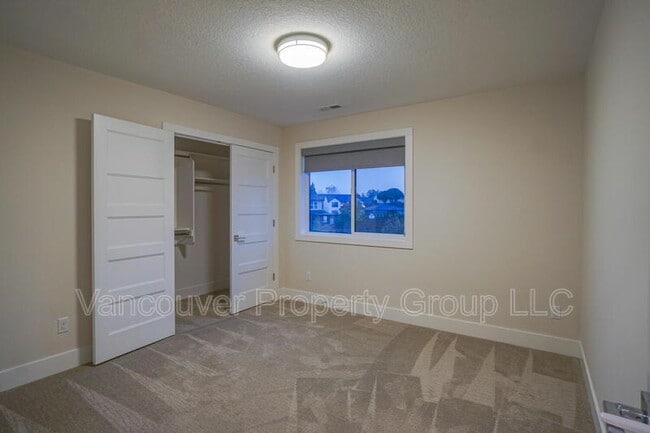 Building Photo - 6604 NE 107th St