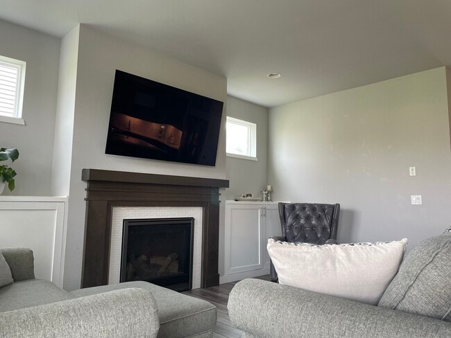 Building Photo - 708 Gingergrass Way