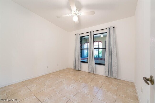 Building Photo - 2009 Pine Isle Ln