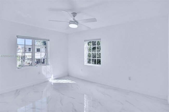 Building Photo - 21032 NE 32nd Ave