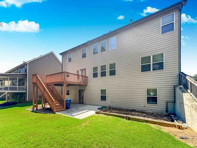 Building Photo - 6BR, 4BA, In-Law Suite