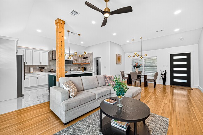 Building Photo - 5121 Locust St