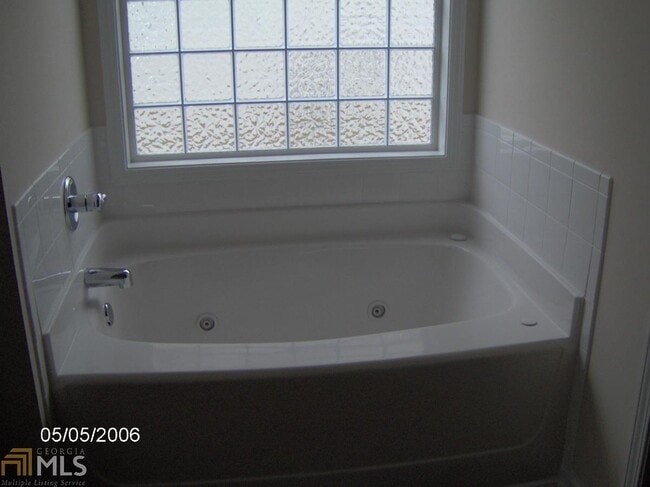 Building Photo - 83 Creekside Way