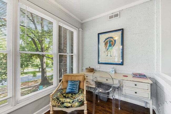 Building Photo - 500 Queens Rd