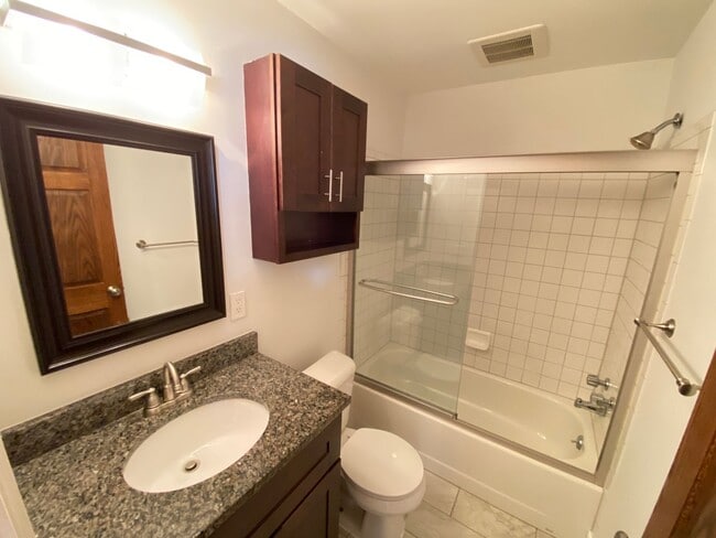 Building Photo - Kerr St 694-696 GW2