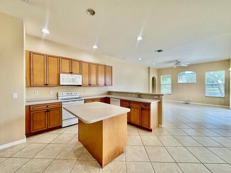 Building Photo - 14511 Jekyll Island Ct