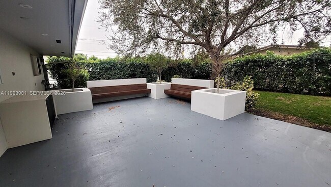 Building Photo - 2290 E 6th Ave