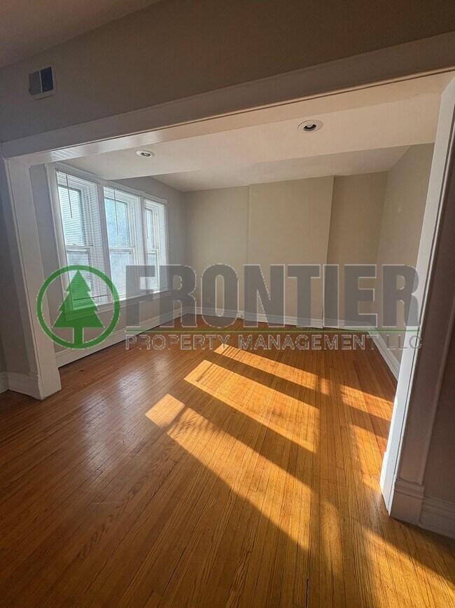 Building Photo - 3939 Magnolia Ave