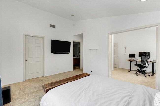 Building Photo - 26120 Alizia Canyon Dr