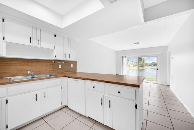 Building Photo - 6542 NW 24th Ct