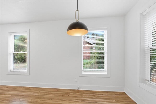 Building Photo - 421 E Jennings St