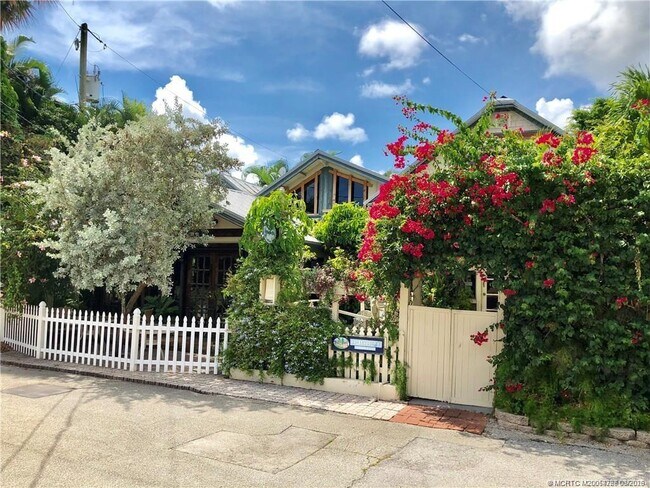 Building Photo - 163 NE Buoy Dr