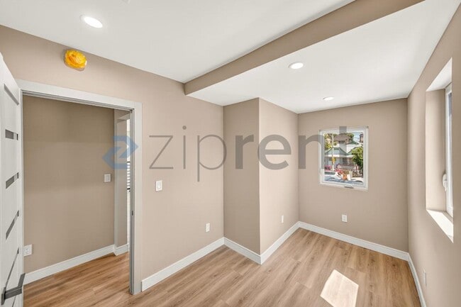 Building Photo - 225 N Burlington Ave