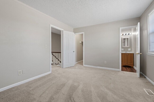 Building Photo - 1301 Neelys Bend Rd