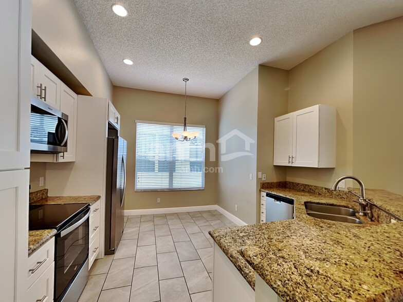 Building Photo - 3588 Foxcroft Cir