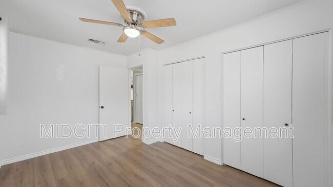 Building Photo - 701 Luehlfing Dr
