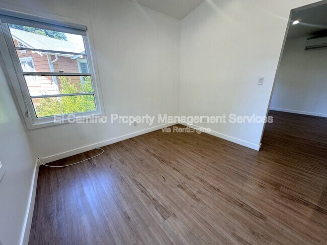 Building Photo - 425 E Wellington Ave