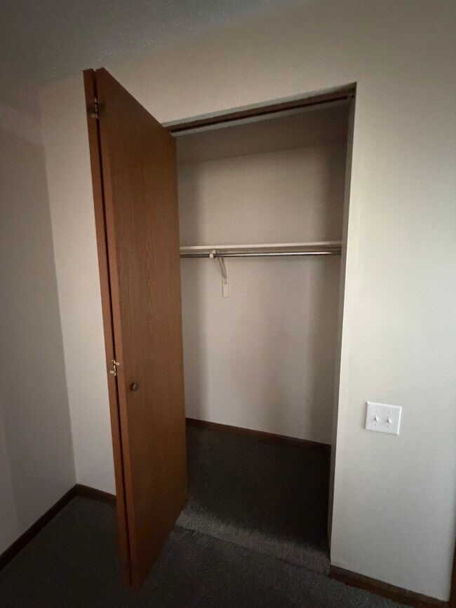 Building Photo - CedarCliff