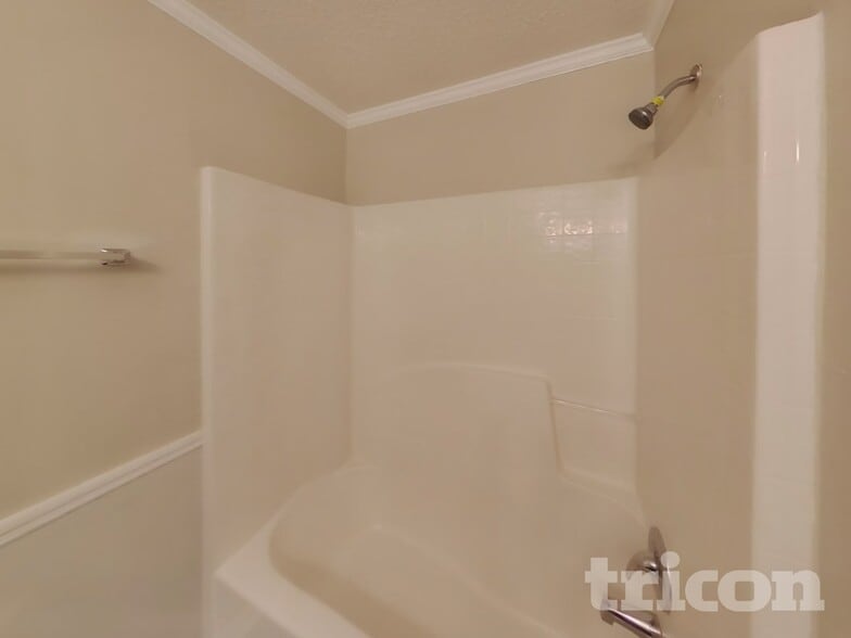 Building Photo - 5148 Jenson Ave