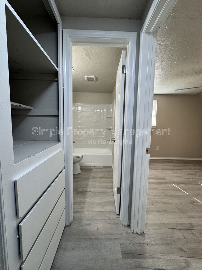 Building Photo - 2403 Muzzy St