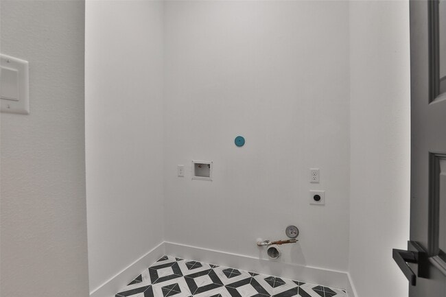 Building Photo - 8133 Cabot St