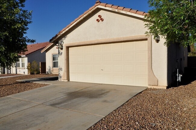 Building Photo - Single Story Three Bedroom Home in the Heart of Henderson