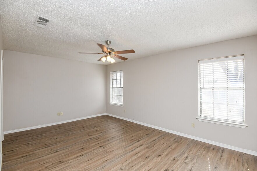 Building Photo - 7528 Beckwood Dr