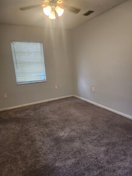 Building Photo - 2118 Navel Cir S