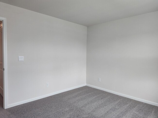 Building Photo - Beautiful New  Build Home located in the S...