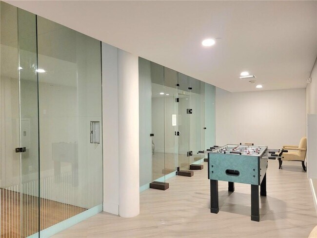 Building Photo - 20281 E Country Club Dr