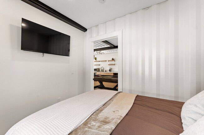 Building Photo - 220 Circle Dr