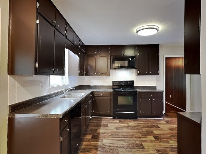 Building Photo - 3994 Pinehurst Valley Dr