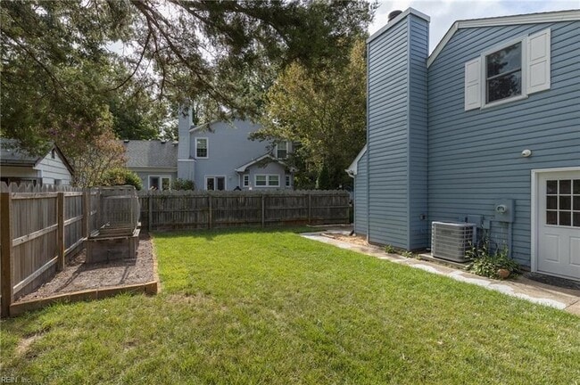 Building Photo - 521 Shakespeare Dr