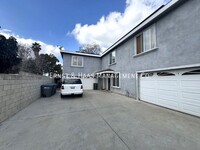 Building Photo - Lovely 3 Bedroom 2 Bath Rear Home in Prime...