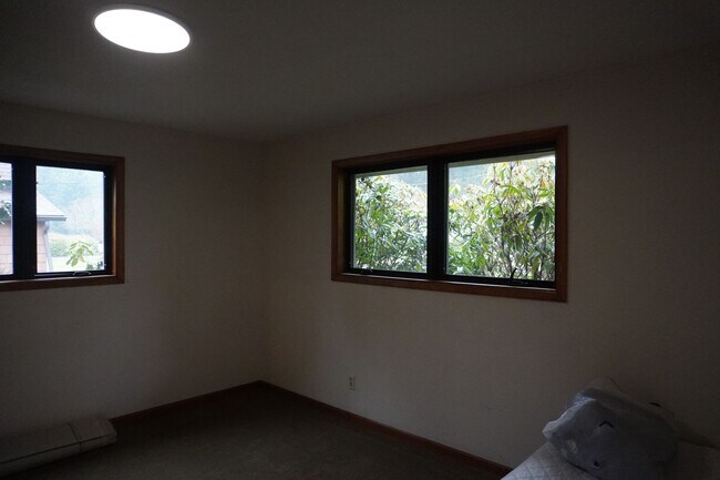 Building Photo - 5716 Alki Rd