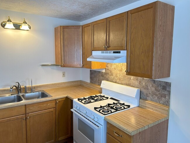 Building Photo - 18 Genetti Dr