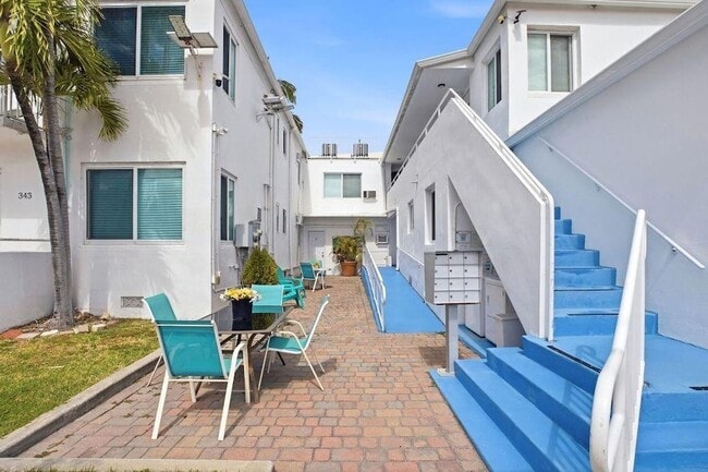 Building Photo - 343 Van Buren St