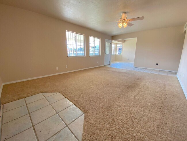 Building Photo - Northeast El Paso 3bed/2bath with Refrig A/C!