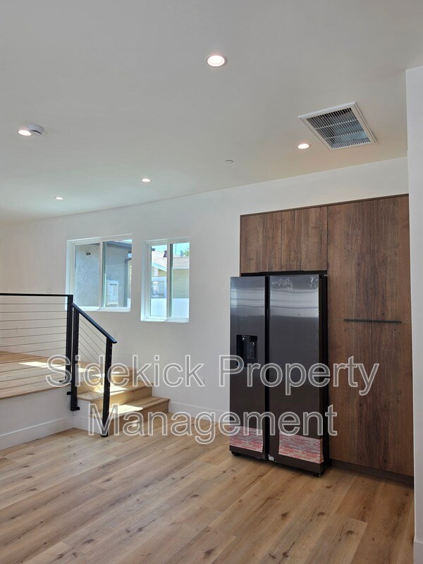 Building Photo - 432 W Garfield Ave