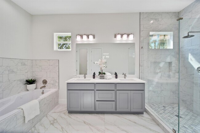 Building Photo - 7611 Athlone Dr