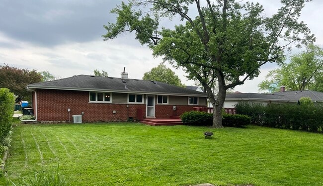 Building Photo - 1520 N Fernandez Pl