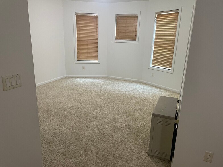 Building Photo - 35 Belknap St