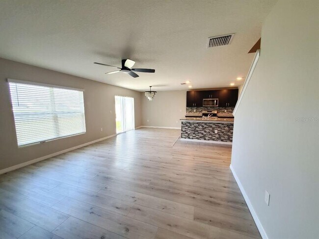Building Photo - 1014 Golden Shiner Ave