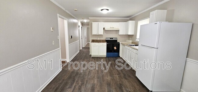 Building Photo - 1702 Spry St