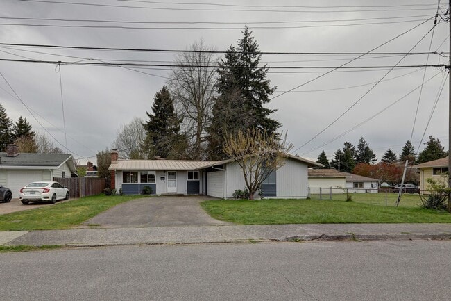 Building Photo - Beautiful, Remodeled Burien Rambler Available Now! 3Bedrooms Plus Den!