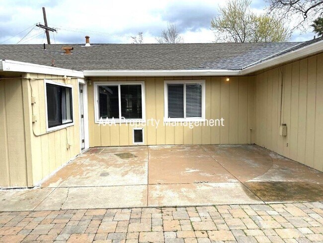 Building Photo - Pleasant HIll 3 bedroom 2 bath Great locat...