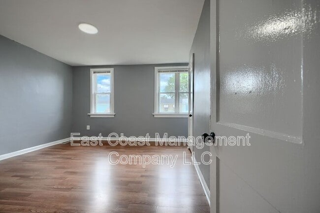Building Photo - 5044 Chalgrove Ave
